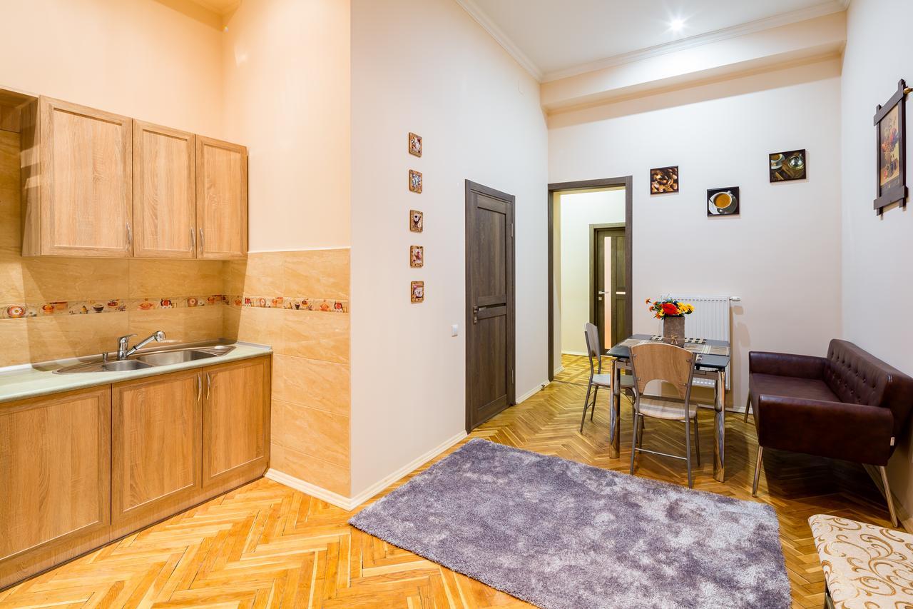 Apartments Alfa Kostyushka 5 Lviv Exterior photo